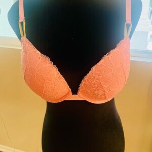 Victoria’s Secret Pink Bra
Size 38B